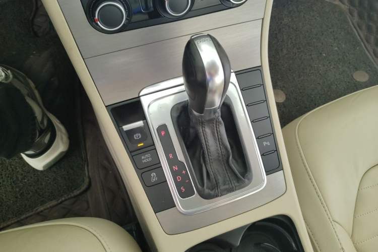 Used Volkswagen Magotan 2013 1.8TSI Premier Model Gear Lever