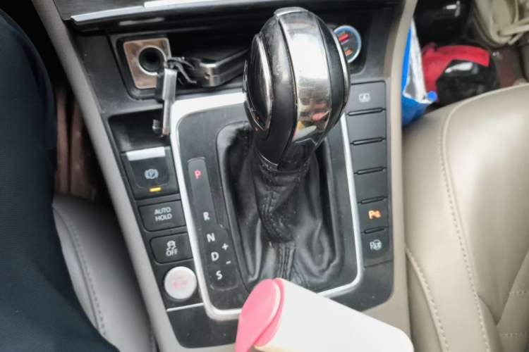 Used Volkswagen Magotan 2013 2.0 TSI Prestige Model Gear Lever