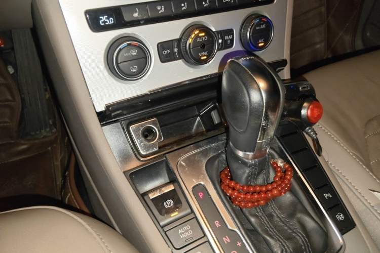 Used Volkswagen Magotan 2013 2.0 TSI Ultimate Model Gear Lever