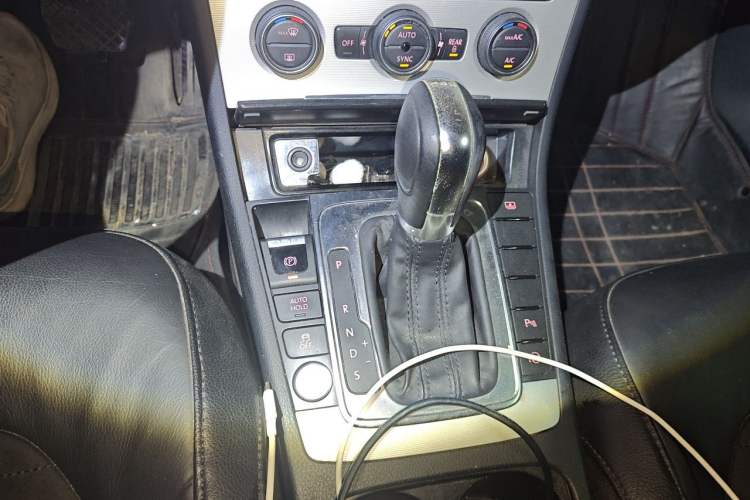 Used Volkswagen Magotan 2013 2.0 TSI Prestige Model Gear Lever