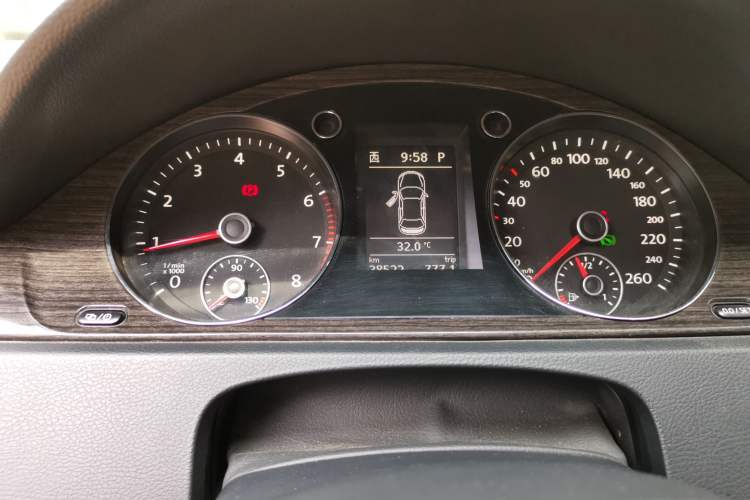 Used Volkswagen Magotan 2013 2.0 TSI Prestige Model Instrument Cluster