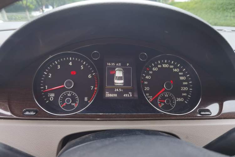 Used Volkswagen Magotan 2013 2.0 TSI Prestige Model Instrument Cluster