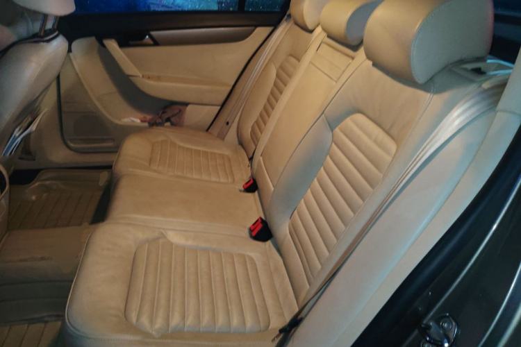 Used Volkswagen Magotan 2013 1.8TSI Premier Model Left Rear Seat