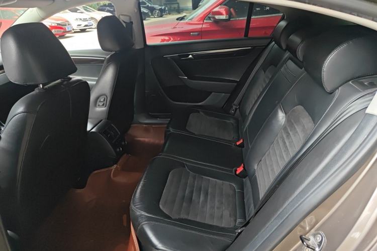Used Volkswagen Magotan 2013 1.8TSI Prestige Model Left Rear Seat