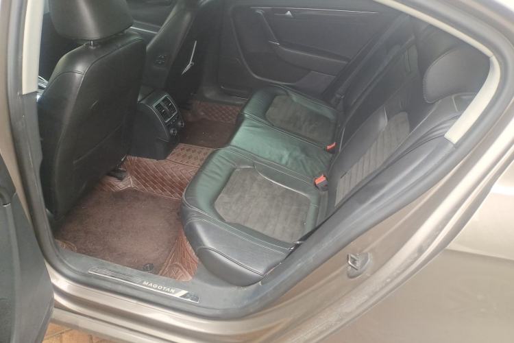 Used Volkswagen Magotan 2013 1.8TSI Prestige Model Left Rear Seat