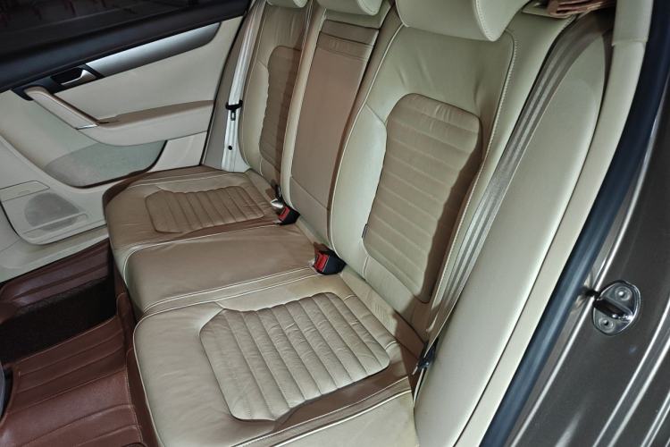 Used Volkswagen Magotan 2013 1.8TSI Premier Model Left Rear Seat