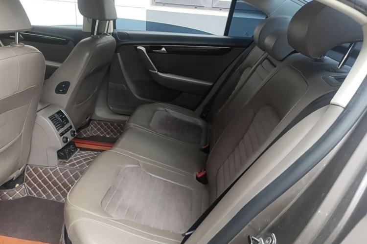 Used Volkswagen Magotan 2013 1.8TSI Prestige Model Left Rear Seat