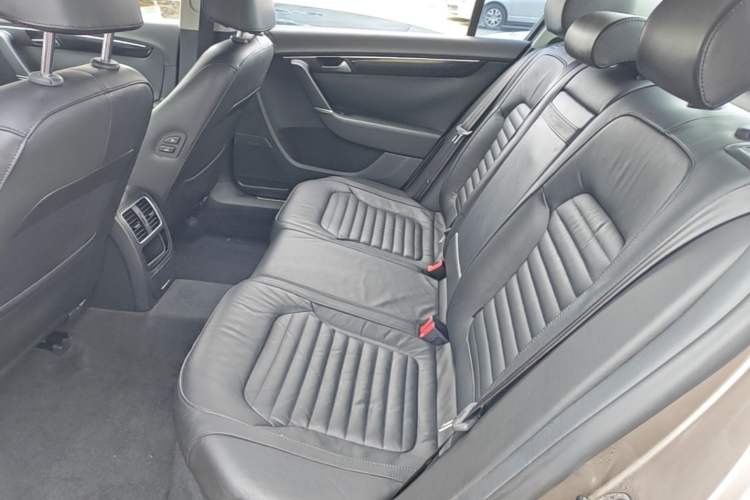Used Volkswagen Magotan 2013 1.8TSI Luxury Model Left Rear Seat