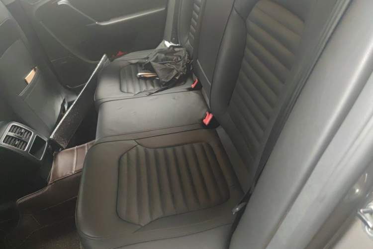 Used Volkswagen Magotan 2013 2.0 TSI Luxury Model Left Rear Seat