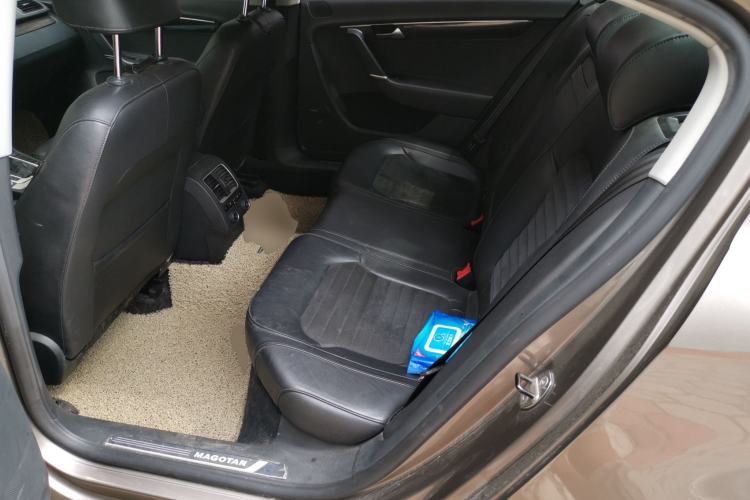 Used Volkswagen Magotan 2013 2.0 TSI Prestige Model Left Rear Seat