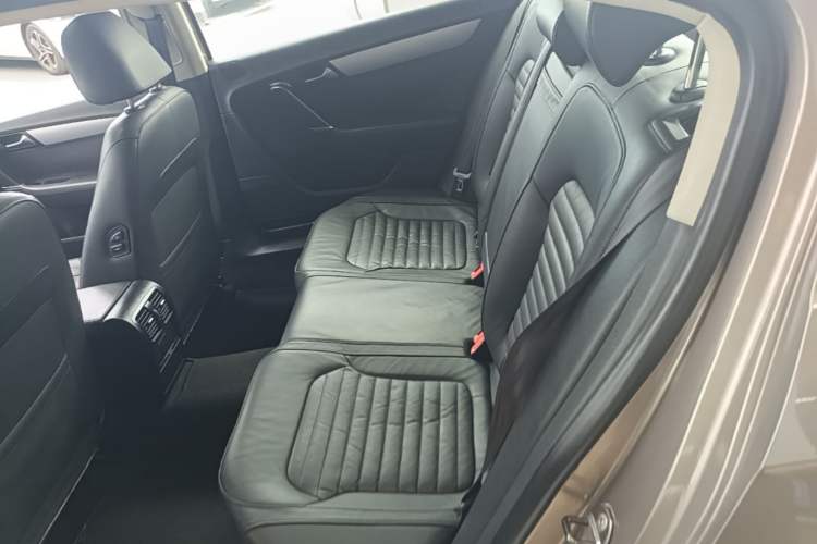 Used Volkswagen Magotan 2013 1.8TSI Premier Model Left Rear Seat