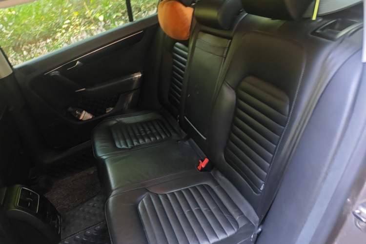 Used Volkswagen Magotan 2013 1.8TSI Luxury Model Left Rear Seat