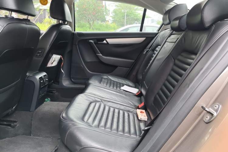 Used Volkswagen Magotan 2013 1.8TSI Premier Model Left Rear Seat