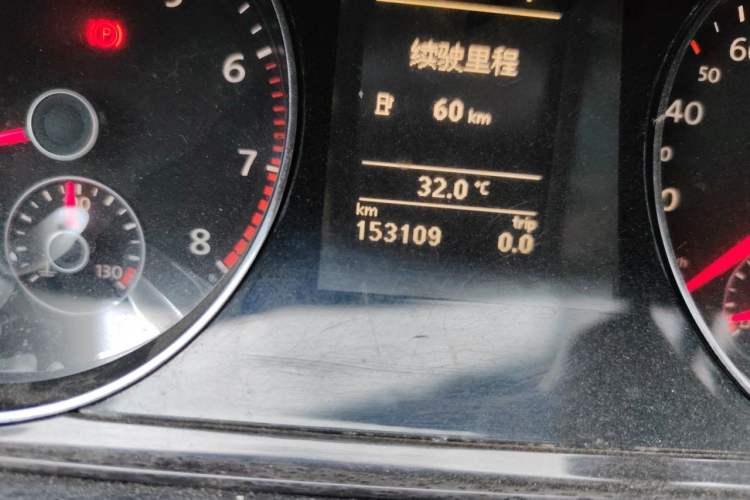Used Volkswagen Magotan 2013 1.8TSI Prestige Model Odometer Close Up