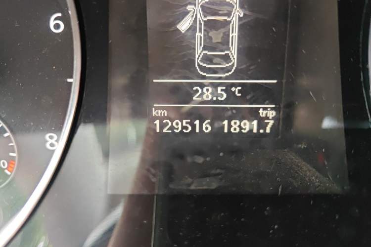 Used Volkswagen Magotan 2013 1.8TSI Prestige Model Odometer Close Up