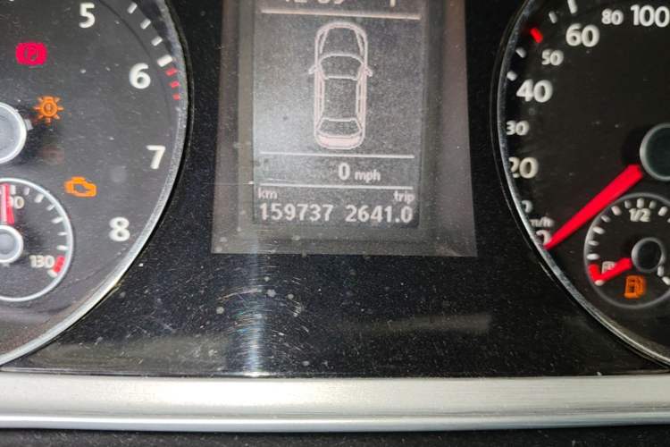 Used Volkswagen Magotan 2013 1.8TSI Premier Model Odometer Close Up