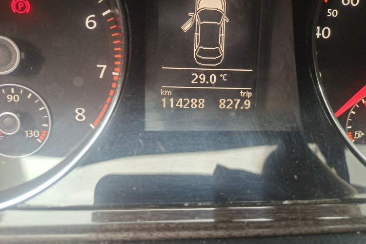 Used Volkswagen Magotan 2013 1.8TSI Prestige Model Odometer Close Up
