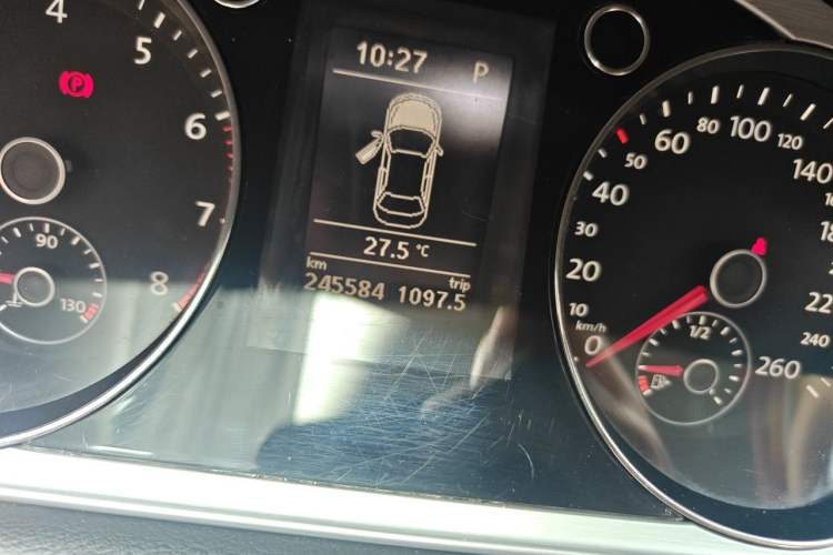Used Volkswagen Magotan 2013 1.8TSI Premier Model Odometer Close Up