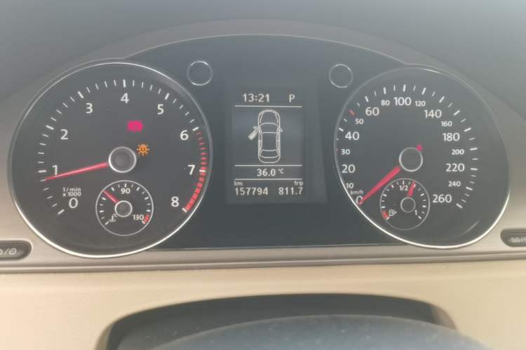 Used Volkswagen Magotan 2013 1.8TSI Premier Model Odometer Close Up
