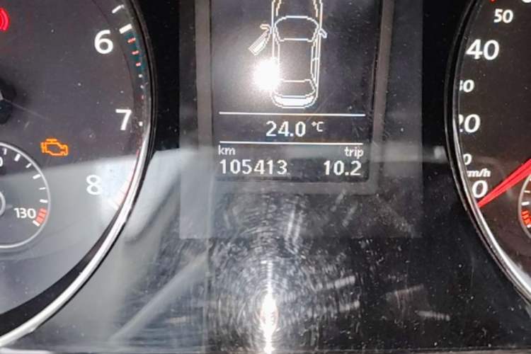 Used Volkswagen Magotan 2013 2.0 TSI Prestige Model Odometer Close Up