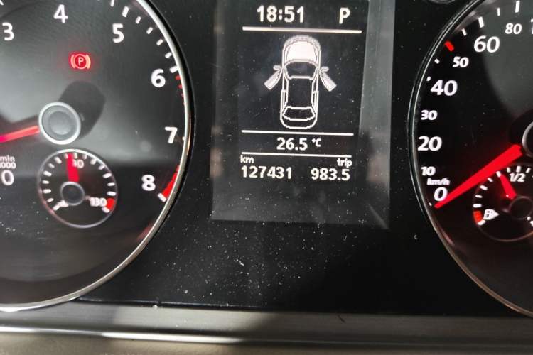 Used Volkswagen Magotan 2013 1.8TSI Premier Model Odometer Close Up