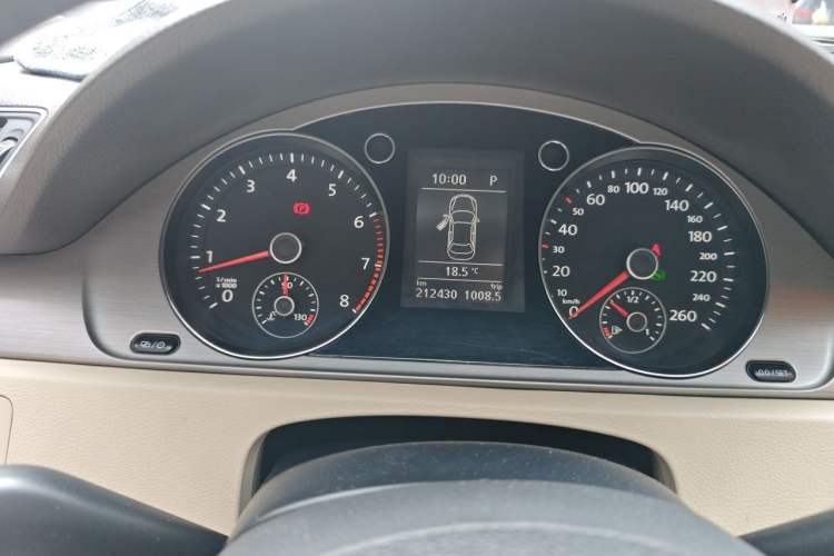 Used Volkswagen Magotan 2013 1.8TSI Premier Model Odometer Close Up