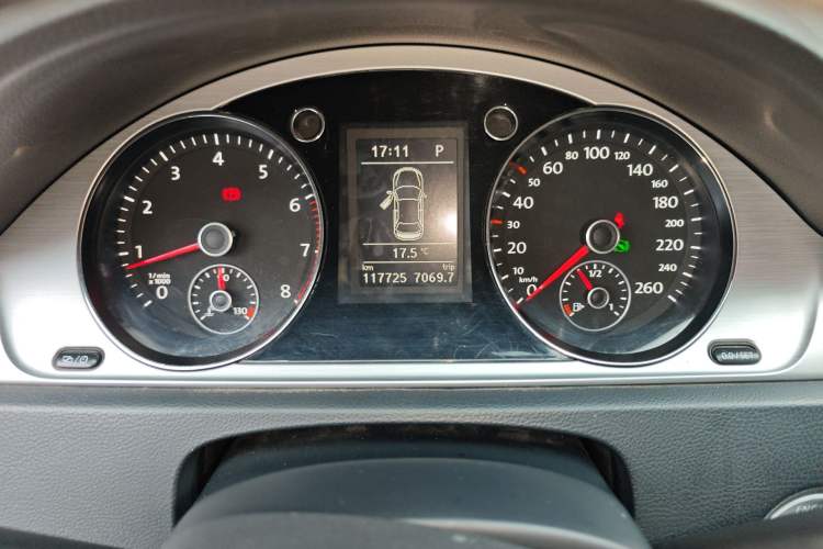 Used Volkswagen Magotan 2013 1.8TSI Premier Model Odometer Close Up