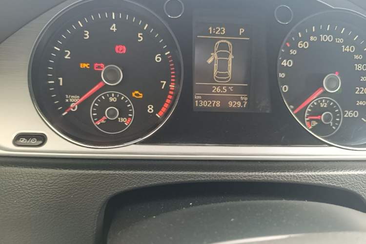 Used Volkswagen Magotan 2013 1.8TSI Premier Model Odometer Close Up