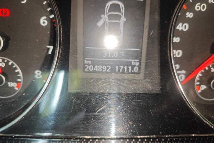 Used Volkswagen Magotan 2013 1.8TSI Luxury Model Odometer Close Up