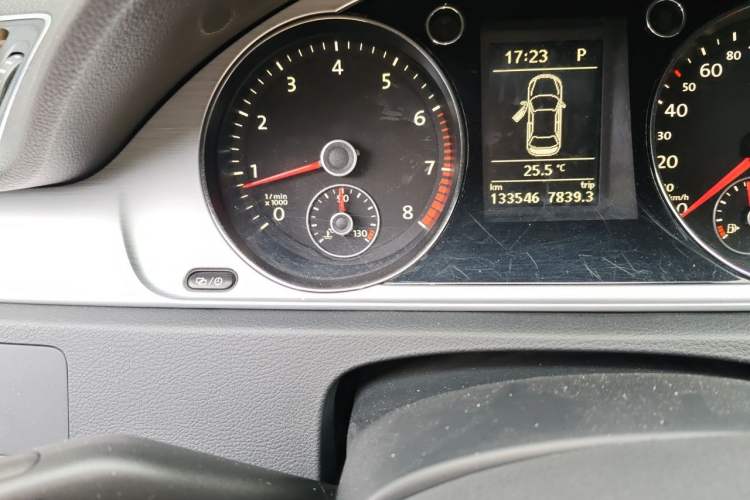 Used Volkswagen Magotan 2013 1.8TSI Premier Model Odometer Close Up
