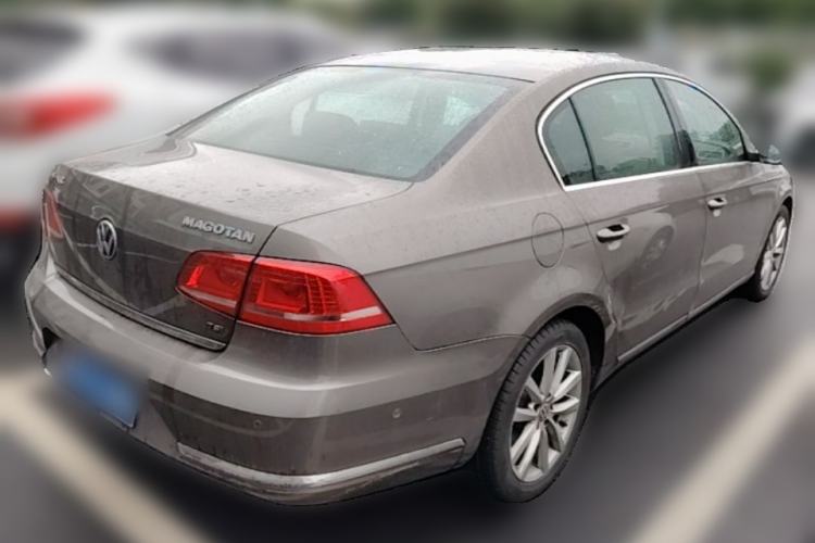 Used Volkswagen Magotan 2013 2.0 TSI Prestige Model Rear Right 45 Deg