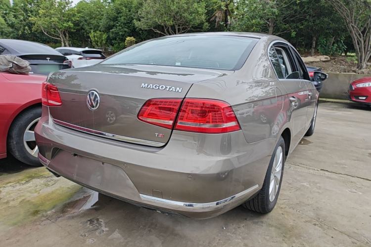 Used Volkswagen Magotan 2013 1.8TSI Luxury Model Rear Right 45 Deg