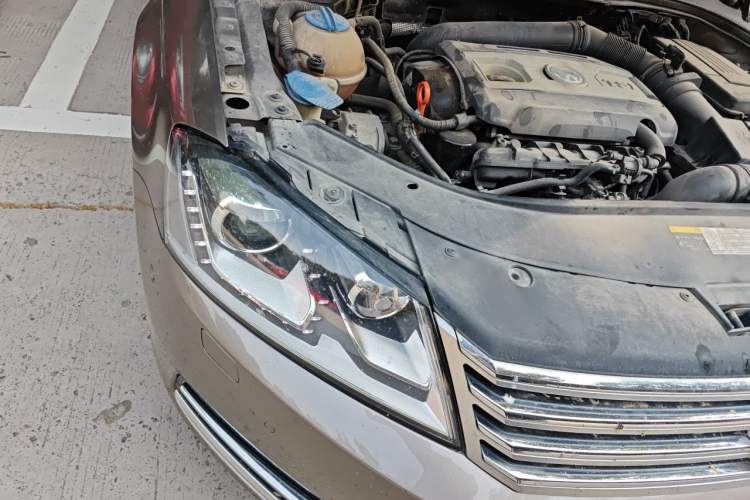 Used Volkswagen Magotan 2013 1.8TSI Prestige Model Right Front Headlight