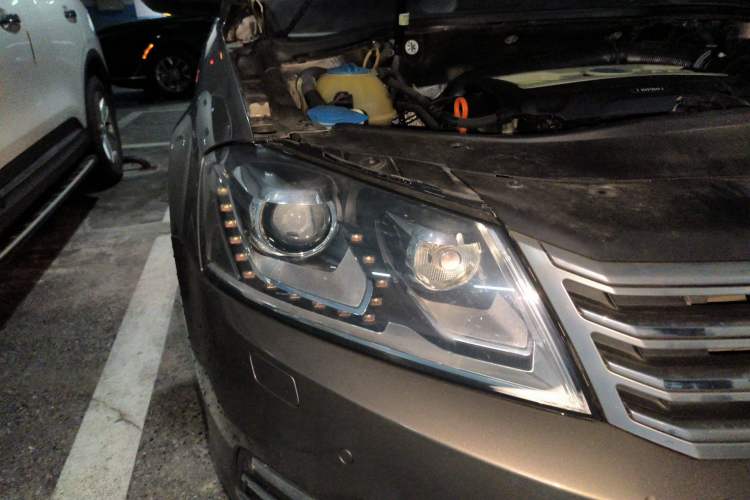 Used Volkswagen Magotan 2013 1.8TSI Luxury Model Right Front Headlight
