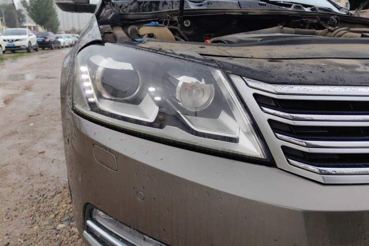Used Volkswagen Magotan 2013 2.0 TSI Prestige Model Right Front Headlight