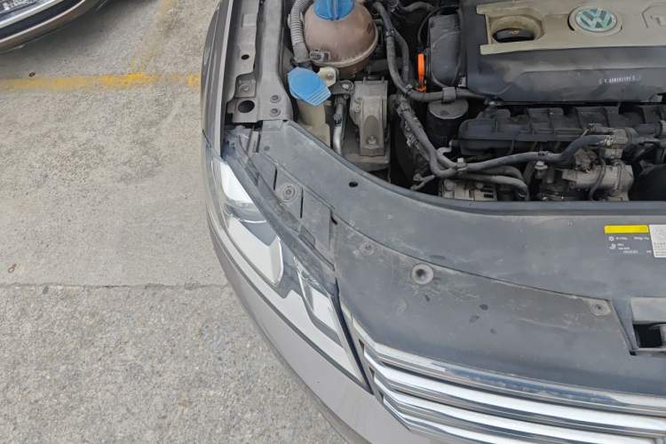 Used Volkswagen Magotan 2013 2.0 TSI Luxury Model Right Front Headlight