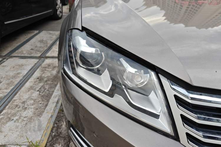 Used Volkswagen Magotan 2013 1.8TSI Luxury Model Right Front Headlight