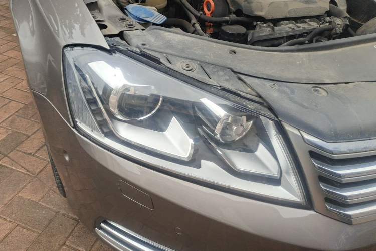 Used Volkswagen Magotan 2013 1.8TSI Prestige Model Right Front Headlight