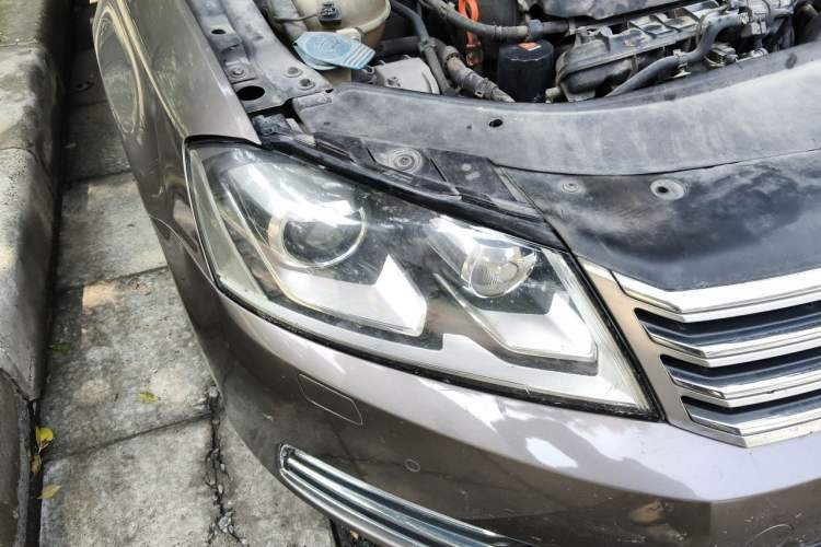 Used Volkswagen Magotan 2013 1.8TSI Luxury Model Right Front Headlight