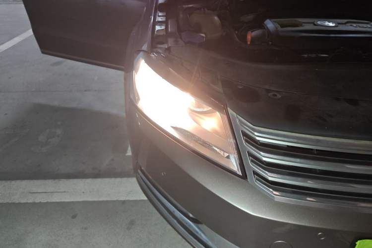 Used Volkswagen Magotan 2013 1.8TSI Premier Model Right Front Headlight