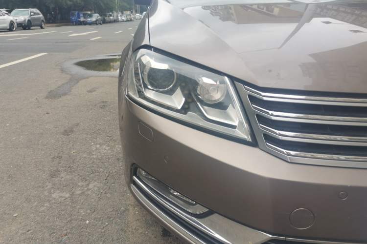 Used Volkswagen Magotan 2013 1.8TSI Prestige Model Right Front Headlight