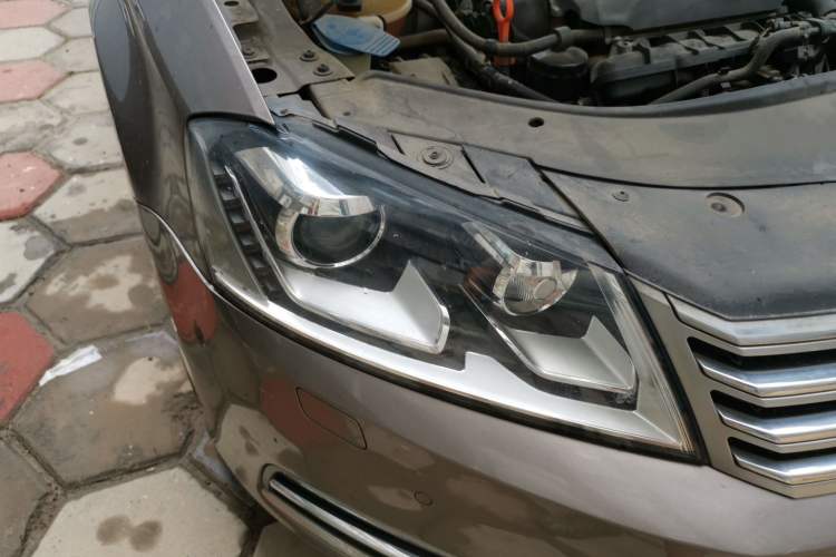 Used Volkswagen Magotan 2013 2.0 TSI Prestige Model Right Front Headlight