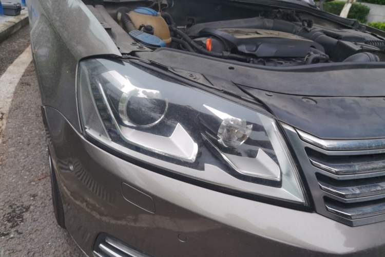 Used Volkswagen Magotan 2013 2.0 TSI Prestige Model Right Front Headlight