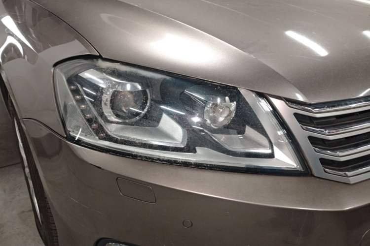 Used Volkswagen Magotan 2013 1.8TSI Luxury Model Right Front Headlight