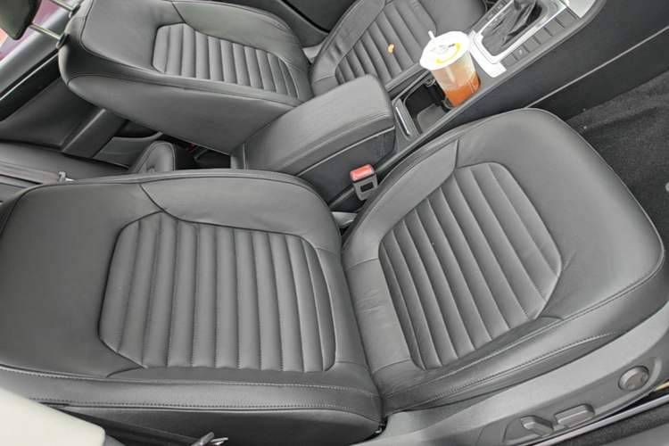 Used Volkswagen Magotan 2013 1.8TSI Luxury Model Right Front Seat