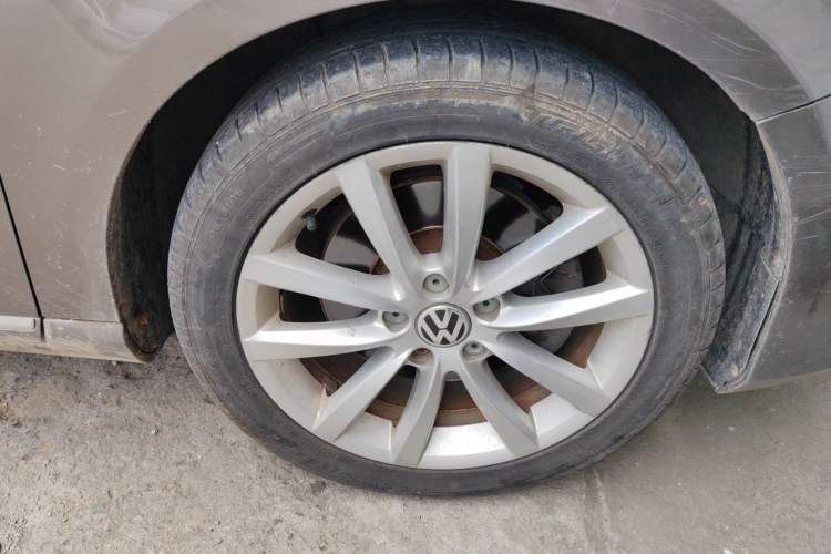 Used Volkswagen Magotan 2013 1.8TSI Prestige Model Right Front Wheel Hub