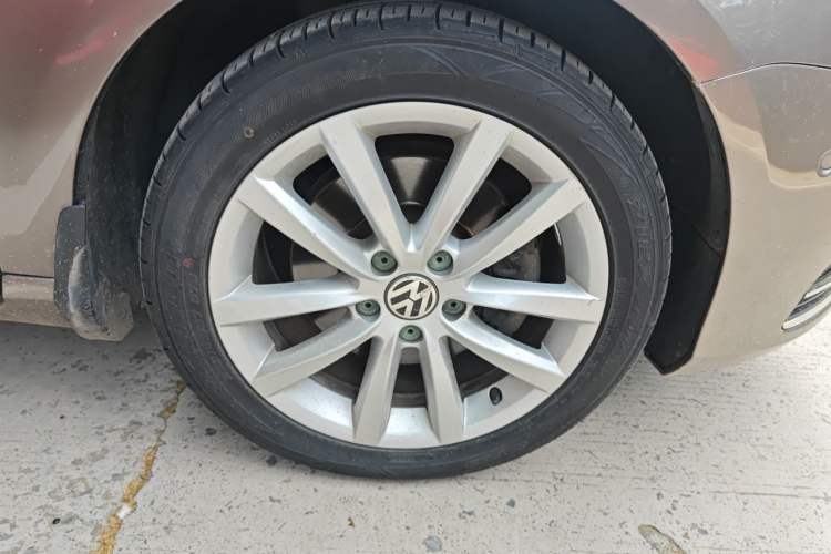 Used Volkswagen Magotan 2013 1.8TSI Prestige Model Right Front Wheel Hub