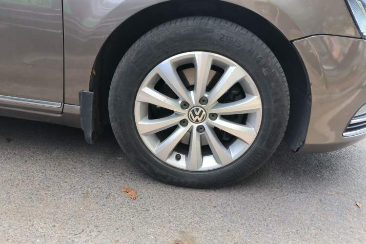 Used Volkswagen Magotan 2013 1.8TSI Luxury Model Right Front Wheel Hub