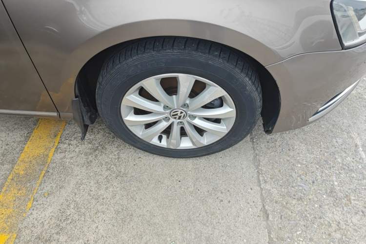 Used Volkswagen Magotan 2013 2.0 TSI Luxury Model Right Front Wheel Hub