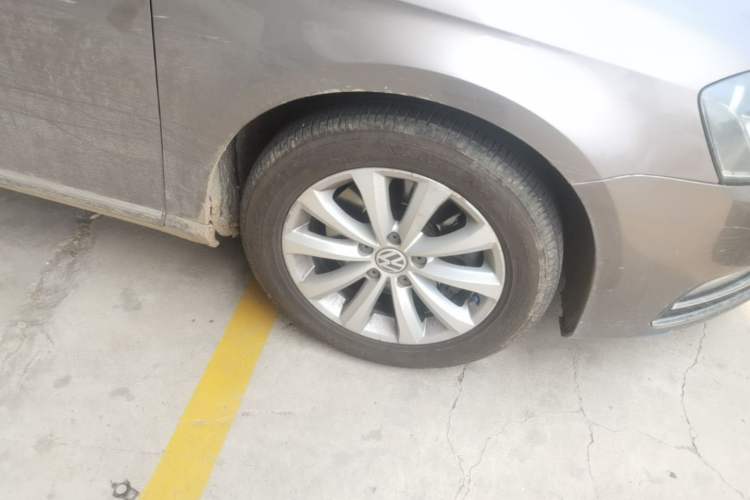 Used Volkswagen Magotan 2013 1.8TSI Premier Model Right Front Wheel Hub